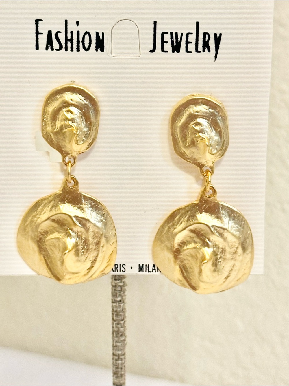 90s Vintage Gold Sculpted Drop Earrings
